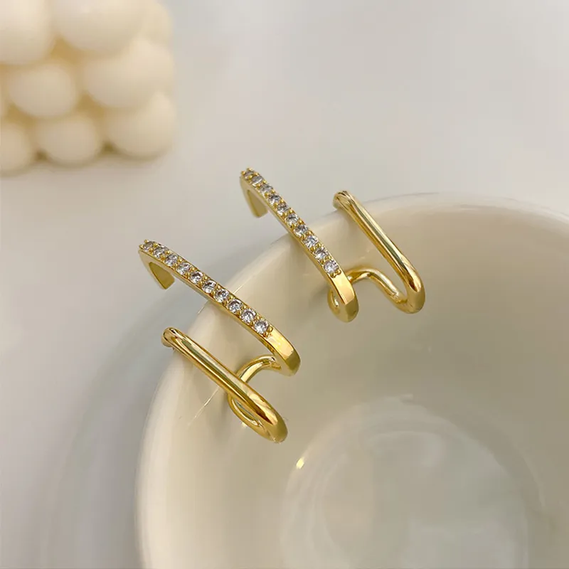 Crystal Claw Stud Earrings | Elegant and Stylish - Image 5