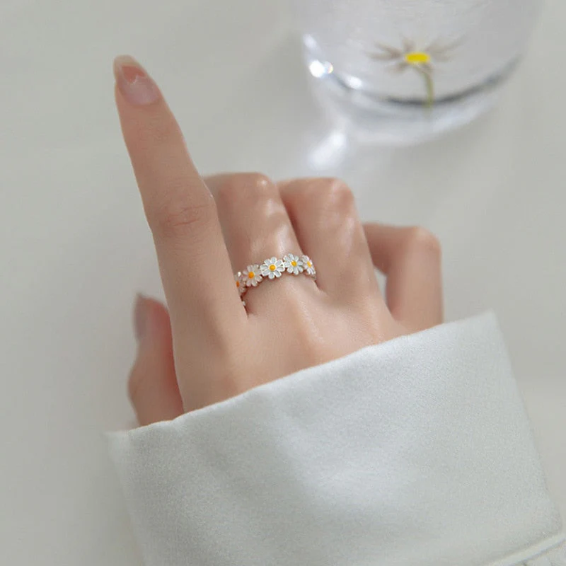 Elegant Daisy Flower Ring | Delicate Floral Jewellery for Women - Image 3