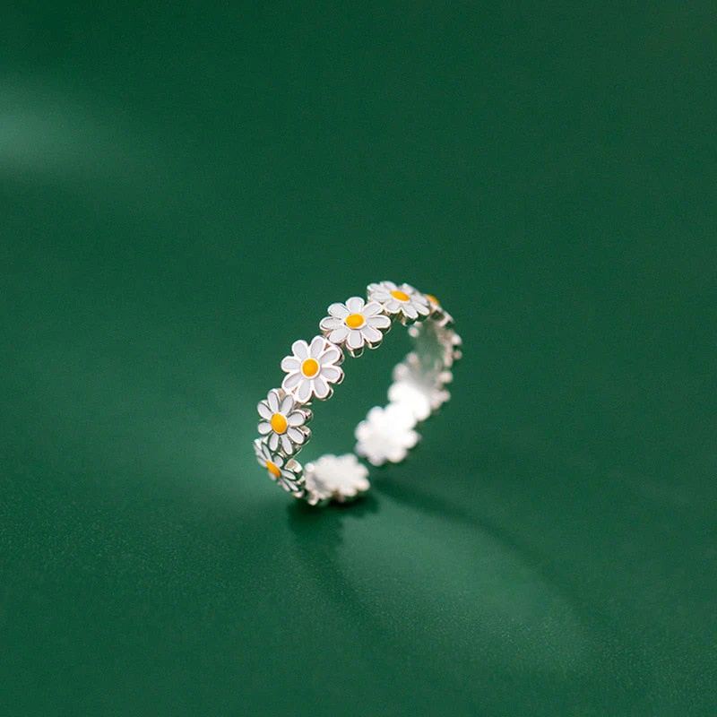 Elegant Daisy Flower Ring | Delicate Floral Jewellery for Women - Image 4