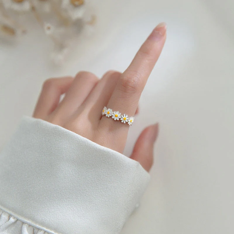 Elegant Daisy Flower Ring | Delicate Floral Jewellery for Women - Image 5