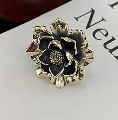Elegant Floral Rings for Women | Timeless Jewellery - Image 6