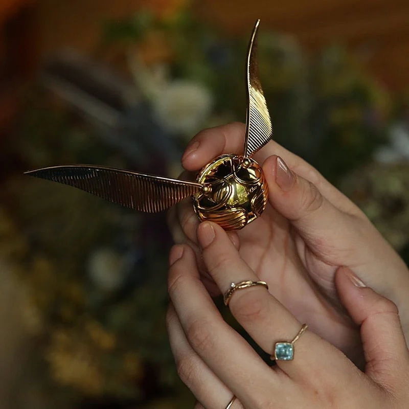 Elegant Rotating Snitch Ring Box | Magic-Inspired Jewellery Display - Image 10