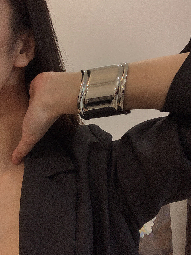 Elegant Wave Bracelet in Sterling Silver - Image 4