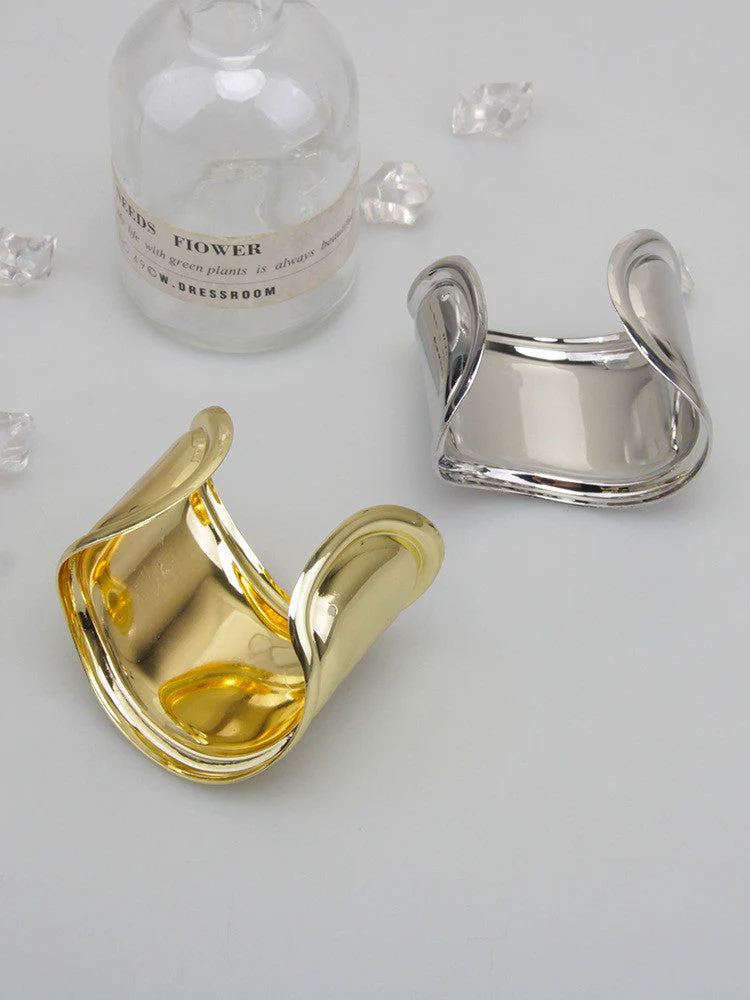 Elegant Wave Bracelet in Sterling Silver - Image 6