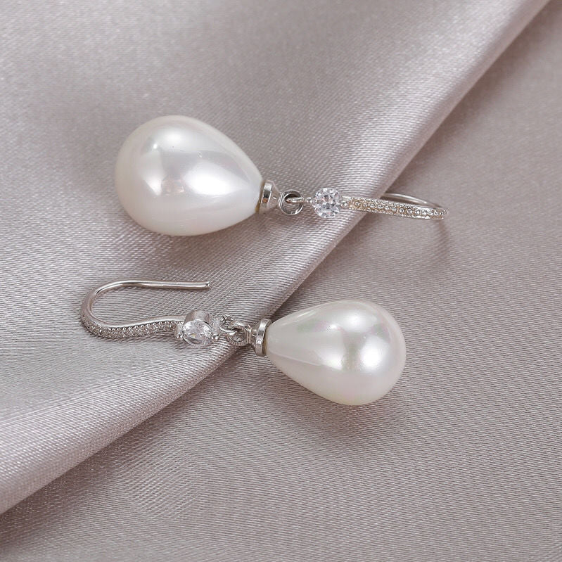 Elegant White Oval Pearl Earrings - Image 3