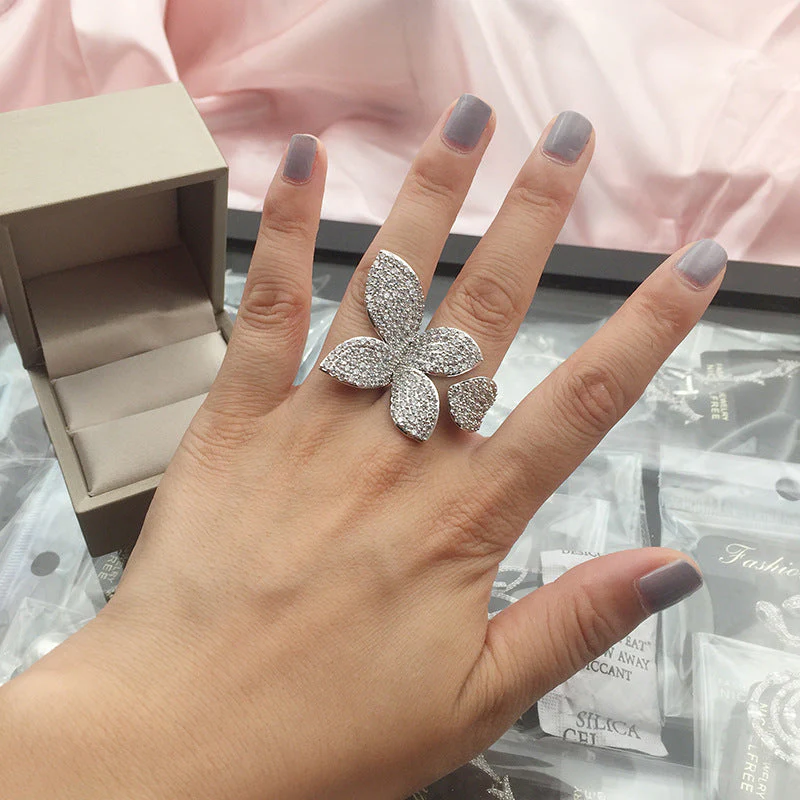 Large Adjustable Silver Ring with Floral Pattern - Image 7