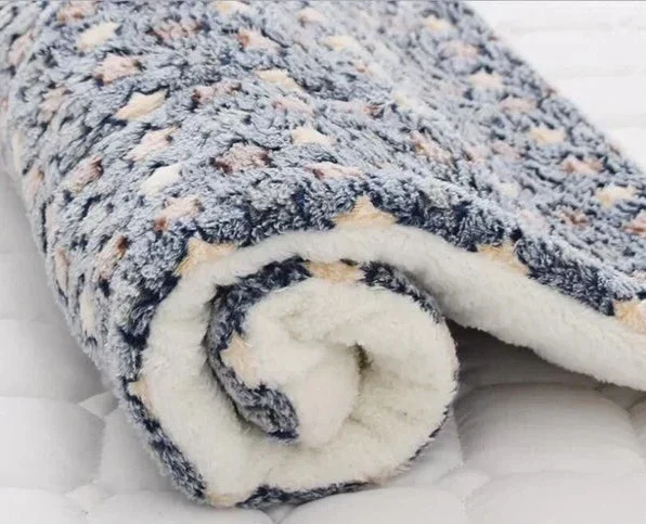 SnuggleSoft Warm Cat Blanket - Image 2