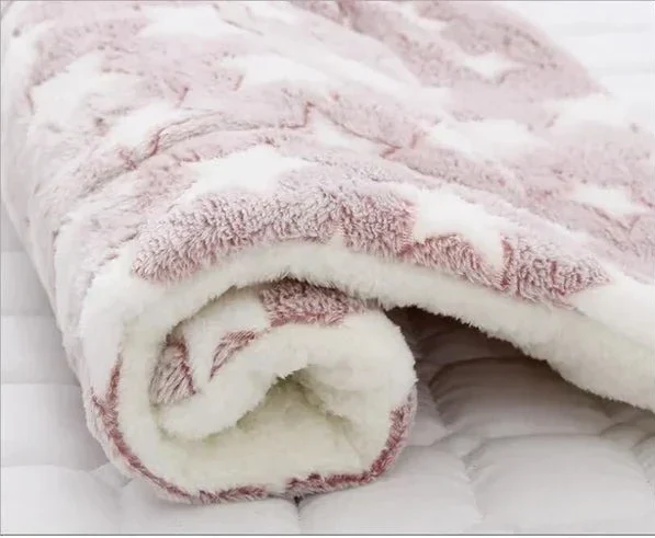 SnuggleSoft Warm Cat Blanket - Image 3