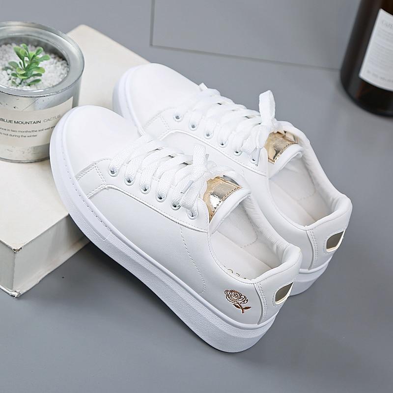 Trendy ladies' sneakers made of synthetic leather with metallic accents – Norell - Image 4